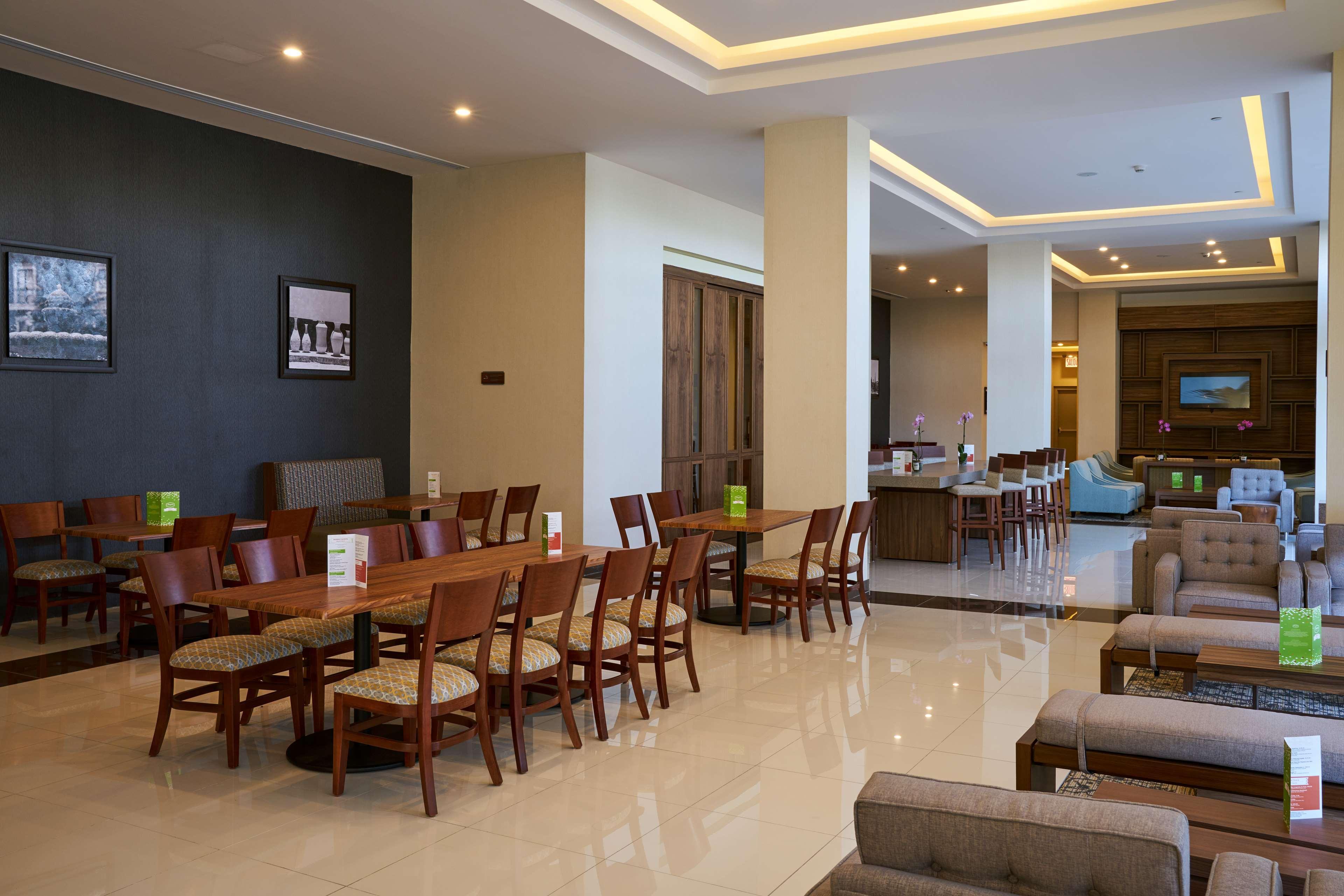 Hampton Inn By Hilton Irapuato Extérieur photo