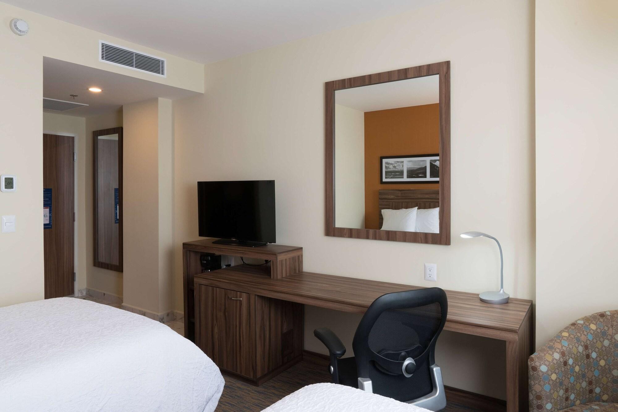 Hampton Inn By Hilton Irapuato Extérieur photo