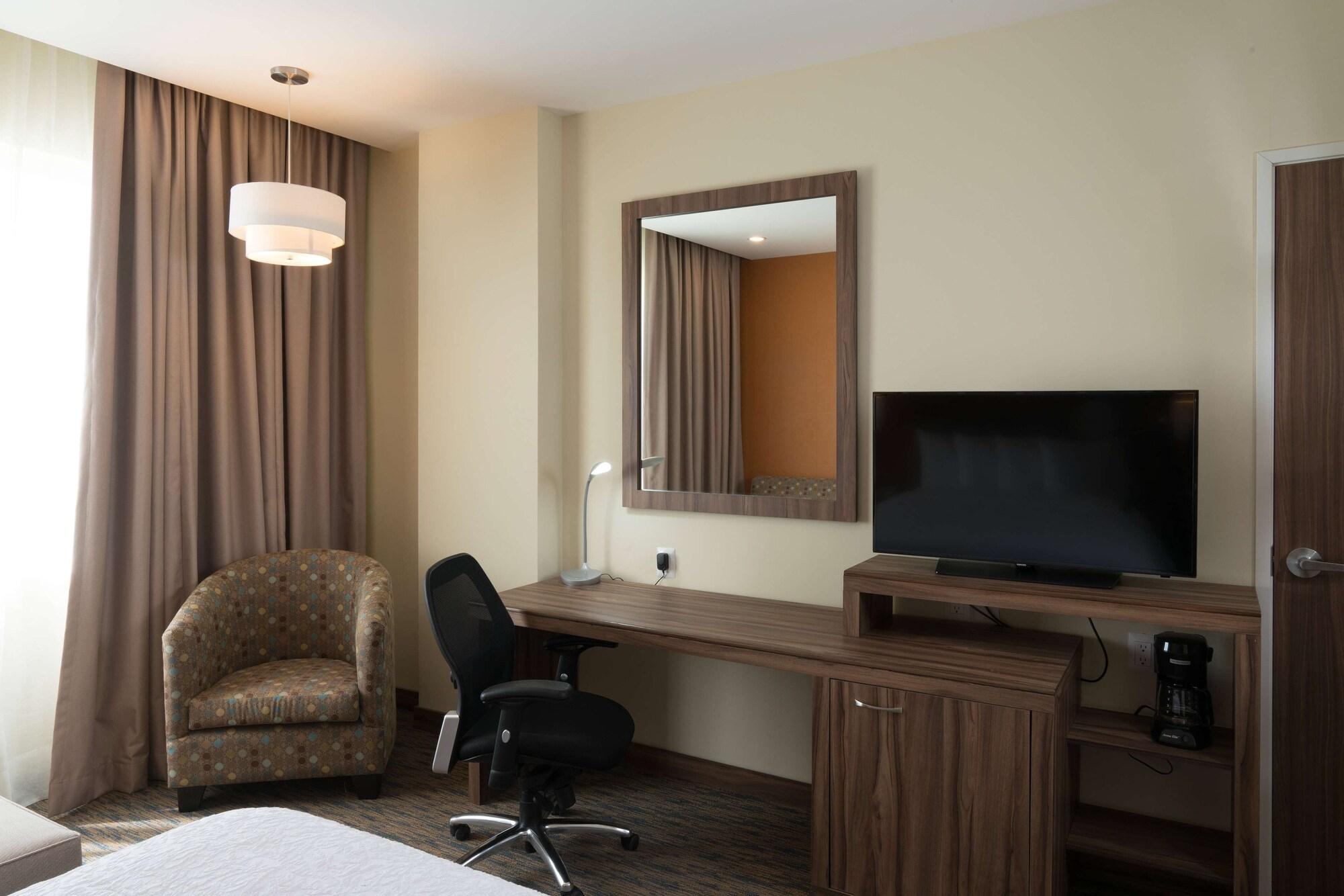 Hampton Inn By Hilton Irapuato Extérieur photo